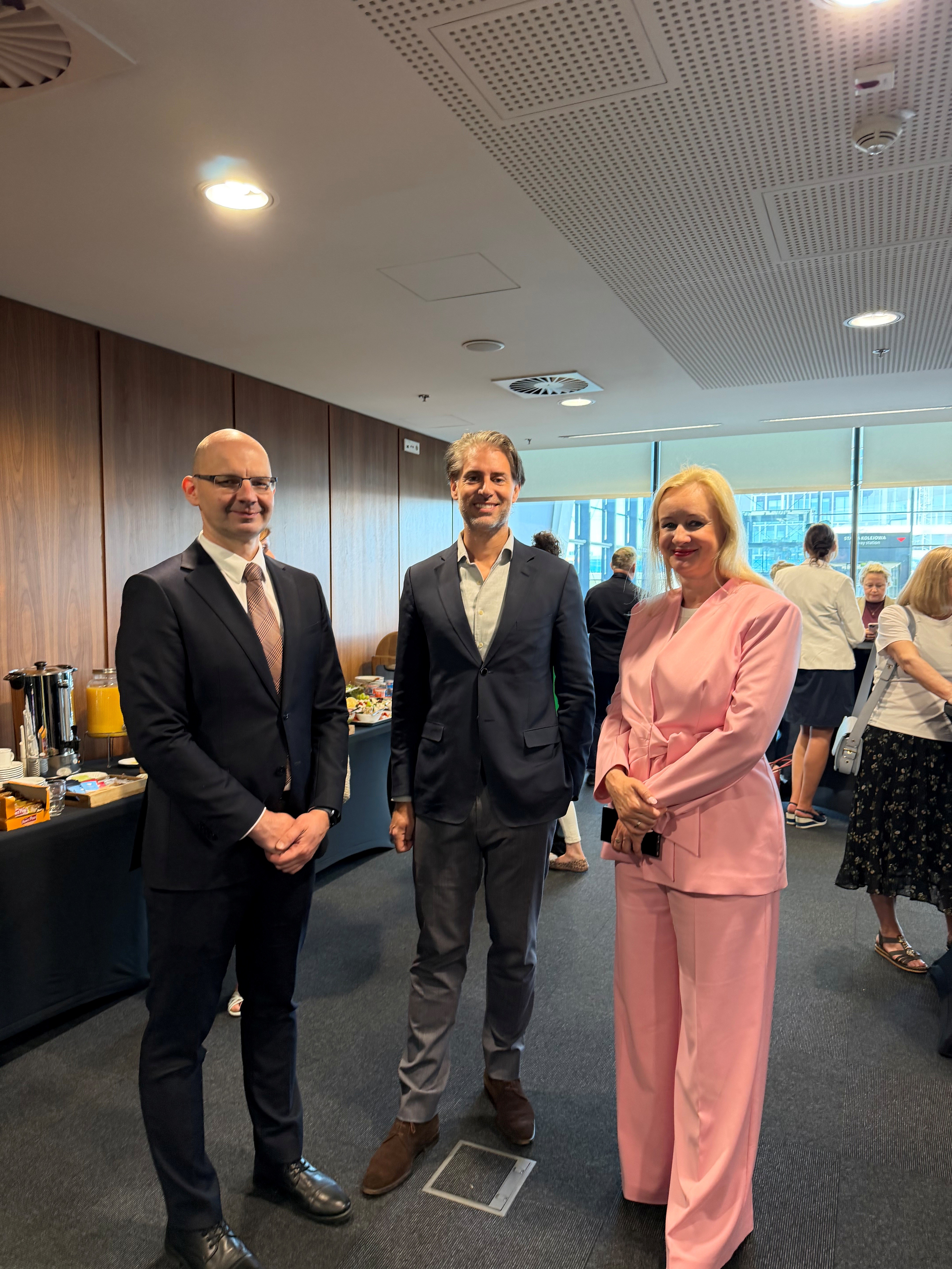 Paweł Kranc Doradca ds. siatki połączeń Port Lotniczy Gdańsk, John Rasmussen Regional Manager Icelanair, Iwona Tomczyńska Kierownik Działu Analiz Ekonomicznych i Marketingu Port Lotniczy Gdańsk 