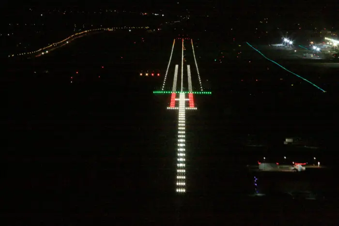 Oświetlenie_nawigacyjne_lotnisko_gdansk_walesa_airport2