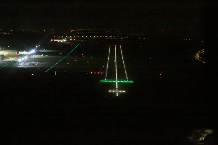 Oświetlenie_nawigacyjne_lotnisko_gdansk_walesa_airport