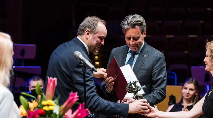 86e55a23a8555529c5596d50fa1c30